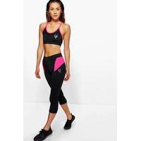 Performance Contrast Panel Capri Leggings - black