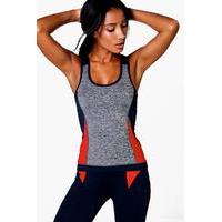 performance contrast panel running vest red