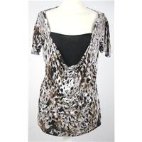 Per Una Size 8 Grey Patterned Short Sleeved Top