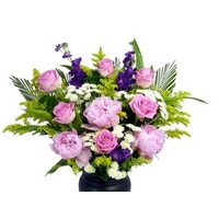 pink sapphire hand tied bouquet