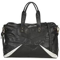 Pieces JACE LEATHER TRAVEL BAG women\'s Shoulder Bag in black