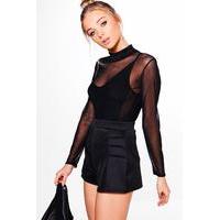 Pleat Side Detail Shorts - black