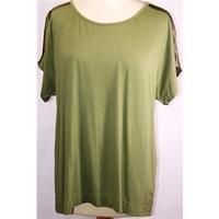 Planet size medium green top