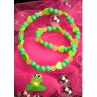 plastic elasticated frog necklace