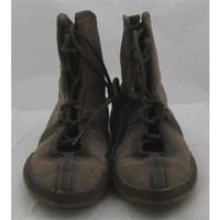 Polo Ralph Lauren, size 5.5 brown leather boxer boots