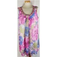 Pomodoro size 18 pink flowered polyester jewelled top