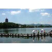 Private Day Tour: Hangzhou Meijiawu Tea Village Visit and West Lake on Cruise from Shanghai