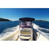 private sea speedboat transfer to island solta from split