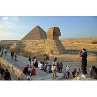 Private Tour: Giza Pyramids, Sphinx and Valley Temple with Lunch from Cairo
