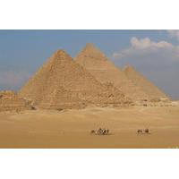 Private Guided Day Trip to Giza Pyramids and Khan El Khaili Market from Cairo