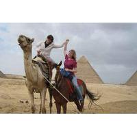 Private Guided Day Tour: Giza Pyramids, Egyptian Museum and Nile Dinner Cruise