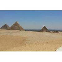 Private 8-Hour Tour of Giza Pyramids, Egyptian Museum and Old Cairo
