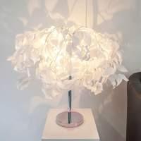 Pretty, white table lamp Leaves