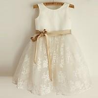 Princess Knee-length Flower Girl Dress - Lace / Satin Sleeveless Scoop with