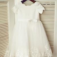 Princess Knee-length Flower Girl Dress - Lace / Satin Short Sleeve Scoop with