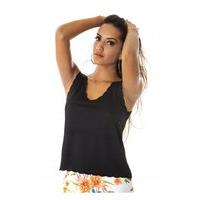 Pretty Girl Scallop Vest Top In Black