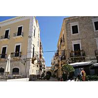 Puglia Full-Day Tour: Bari, Trulli of Alberobello, Castel del Monte and Sassi of Matera