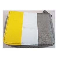 Purse and mirror, scarf and toiletries - Grey