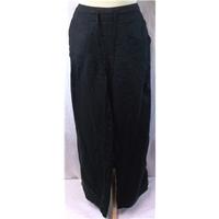 Pure New Wool Size 8 Black long skirt Pure new wool - Size: 8 - Black - Long skirt