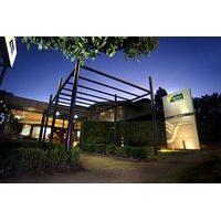 Quality Suites Beaumont Kew