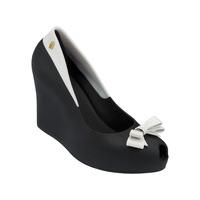 queen wedge black white