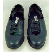 Ravel navy leather flat shoes Size 4