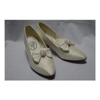 Rainbow Club - Size: 7 - White - Kitten Heeled shoes