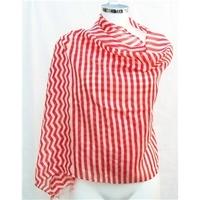 Red and white patterned wrap