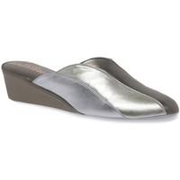 Relax Slippers Glamour Womens Unlined Mule Slippers women\'s Slippers in Silver