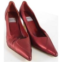 Renata Size Eur40 (UK6.5) Red Metallic High Heels