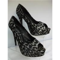 Reduced New Look Leopard Print Size 8 Shoes New Look - Size: 8 - Black - Heeled shoes