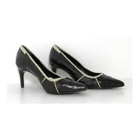 Reiss Size 6 Black Faux Leather Healed Shoes