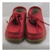 Red Tag, size 8 red lace up shoes