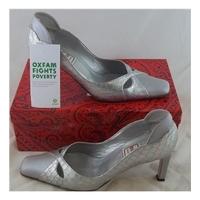 Renata Italy, Silver Ladies Shoes, size 36.5 Eur, Court shoes, with Matching Clutch Bag.