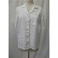 reldan size m white short sleeved shirt
