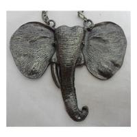 Reduced large metal elephant necklace Unbranded - Size: X-Large - Metallics - Chain