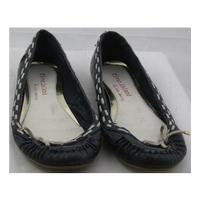 river island size 6 navy patent effect flat pumps