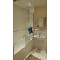 Room with private bathroom in central Newbury