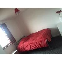 Room available in slough town centre - 5 mins walk to slough station