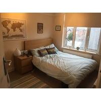 Room to rent in professional flat