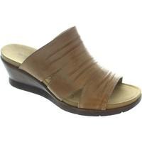 Romika Nevis 02 women\'s Clogs (Shoes) in BEIGE