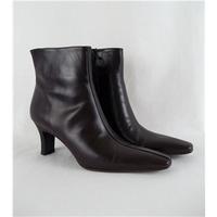 ROBERTO VIANNI heeled boots size - 39 (UK 6)