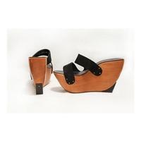 Robert Clergerie - Size: 5.5 - Brown Platform Sandals