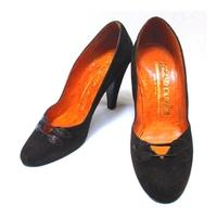 roland cartier size 5 brown suede heeled court shoes