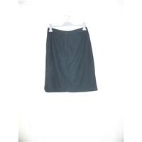 royal robbins size 10 green knee length skirt
