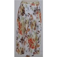 Roman Originals - Size: 16 - white, orange & brown pleated skirt