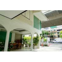 Saphan Krungthep Hostel & Spa