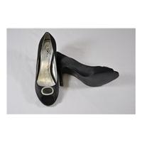 Satin peep toed evening shoes by Lunar - Size: 7 - Black - Peep toe shoes