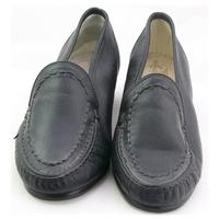 Sandpiper, size 5.5 black leather loafers