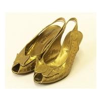 sabrina chic size 4 gold vintage slingbacks